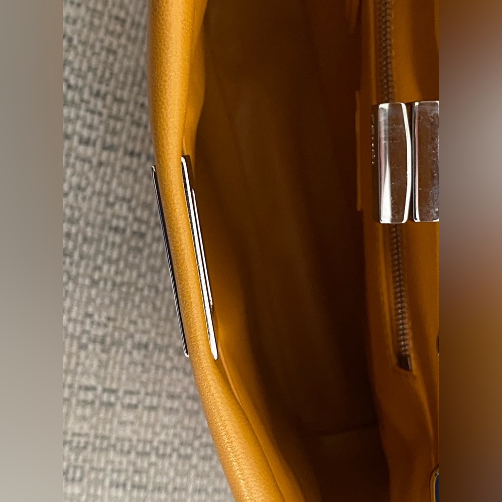 Fendi peekaboo bag Nappa soft Leather. Comes with Certified authentication. - Picture 9 of 16